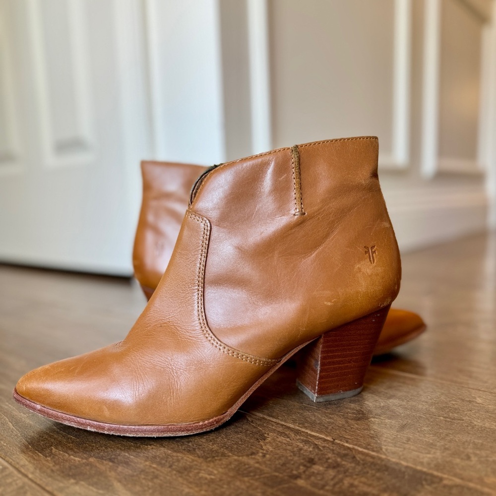 Frye Jennifer Pointed Cognac Camel Boots